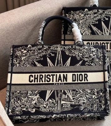D10R BOOK TOTEs