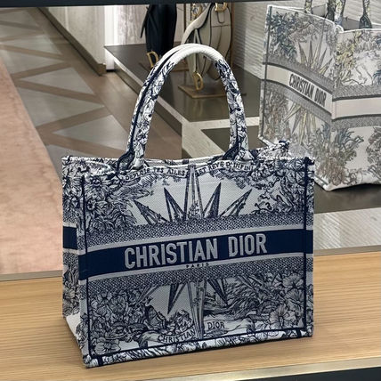 D10R BOOK TOTEs