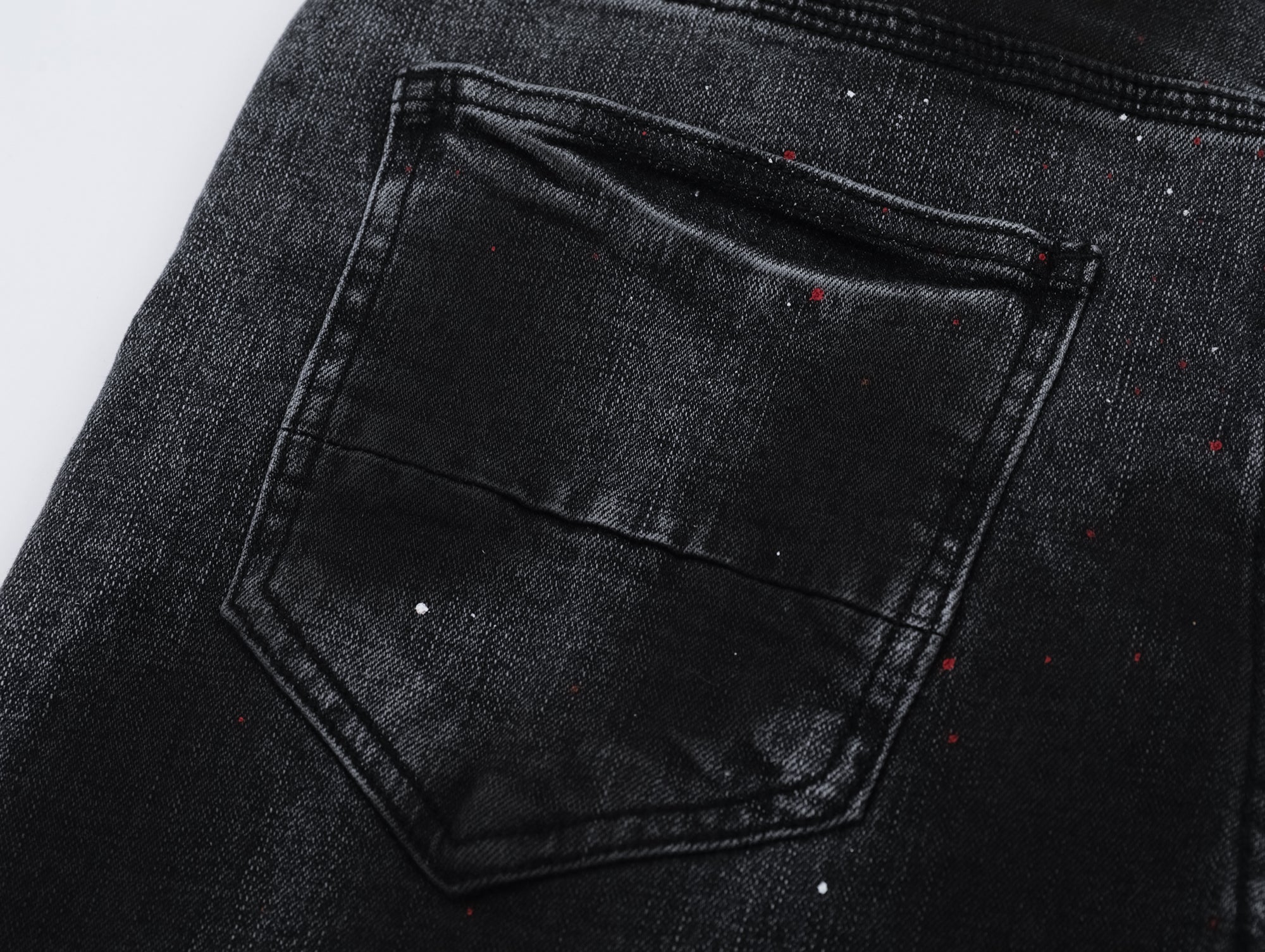 P131 Distressed Jeans
