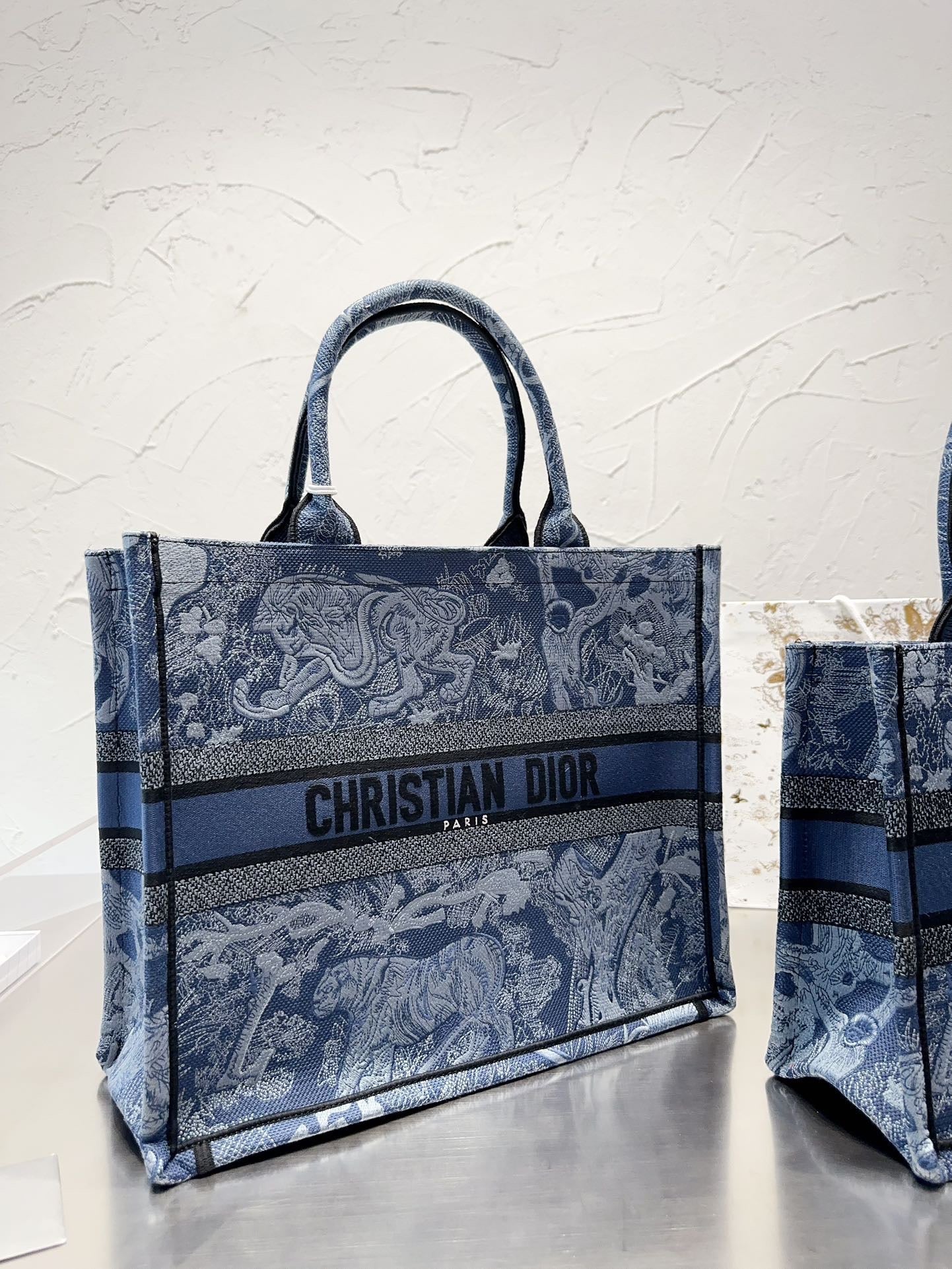 D10R BOOK TOTEs