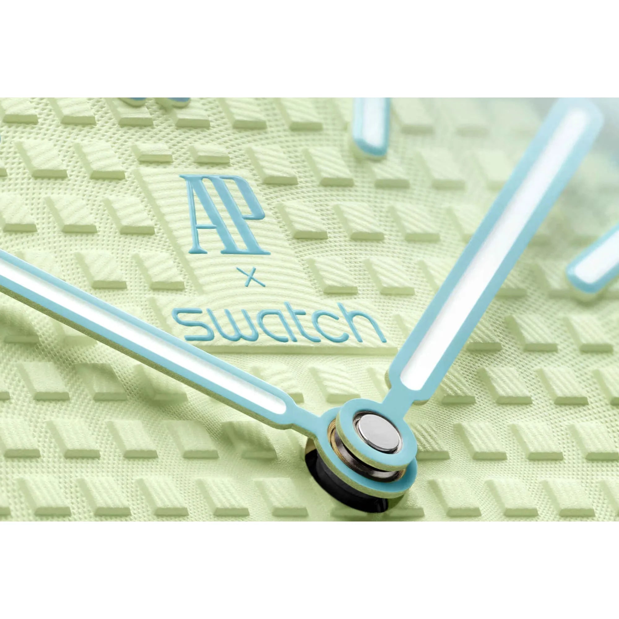 Blaue Acht Swatch X AP Royal POP
