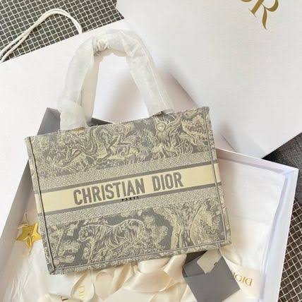 D10R BOOK TOTEs